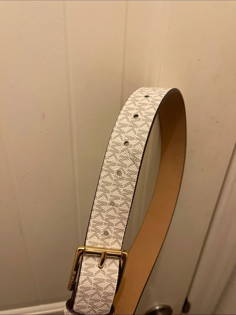 Michael Michael Kors belts size medium, please check all picture of condition